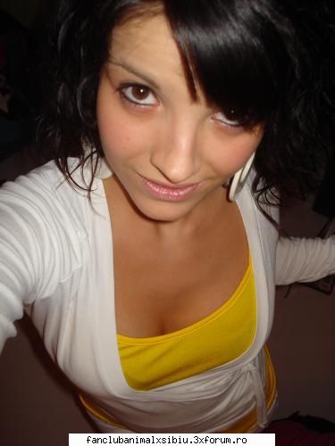buna eu sint kelly.. :hi: 
sunt fan animalx de la 8 ani si ii ador =) 
imi plac foarte mult mai ales